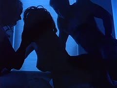 Zwei sexy Girls bei nächtlichem Dreier durchgemangelt